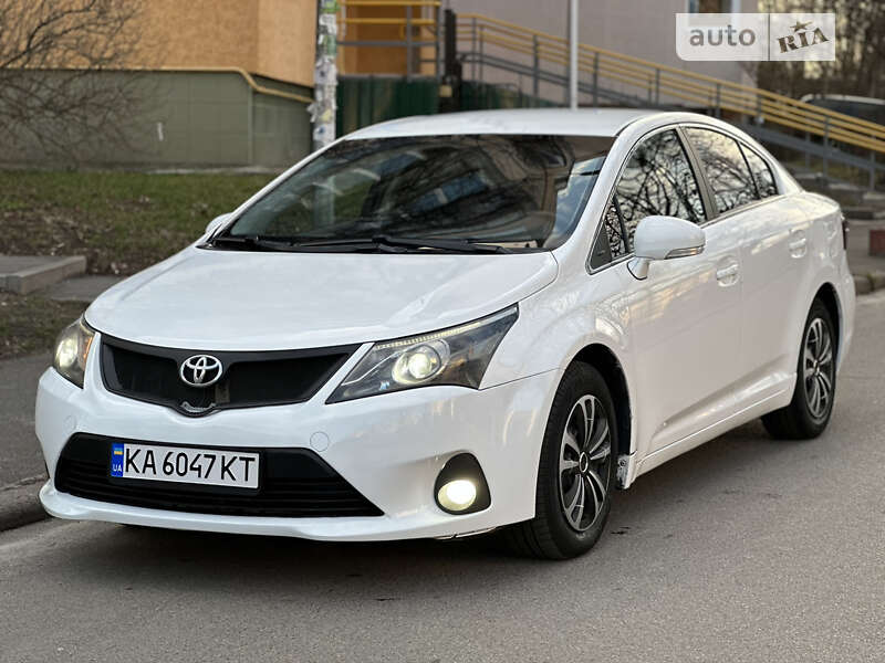 2012 toyota avensis