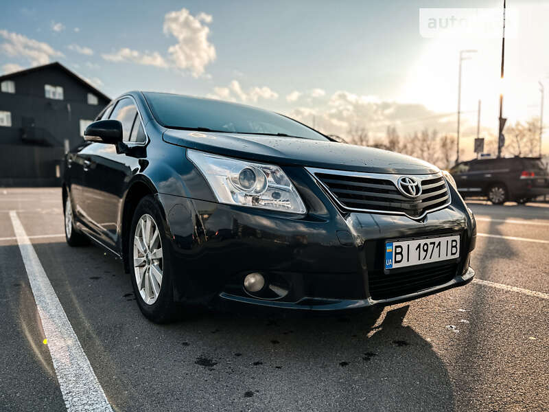 2010 toyota avensis