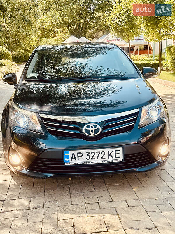 2012 toyota avensis