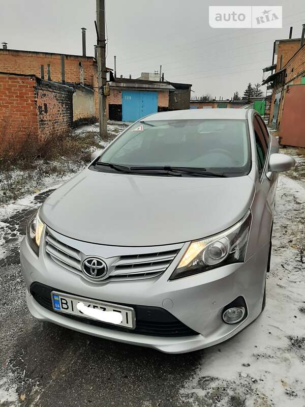 2012 toyota avensis