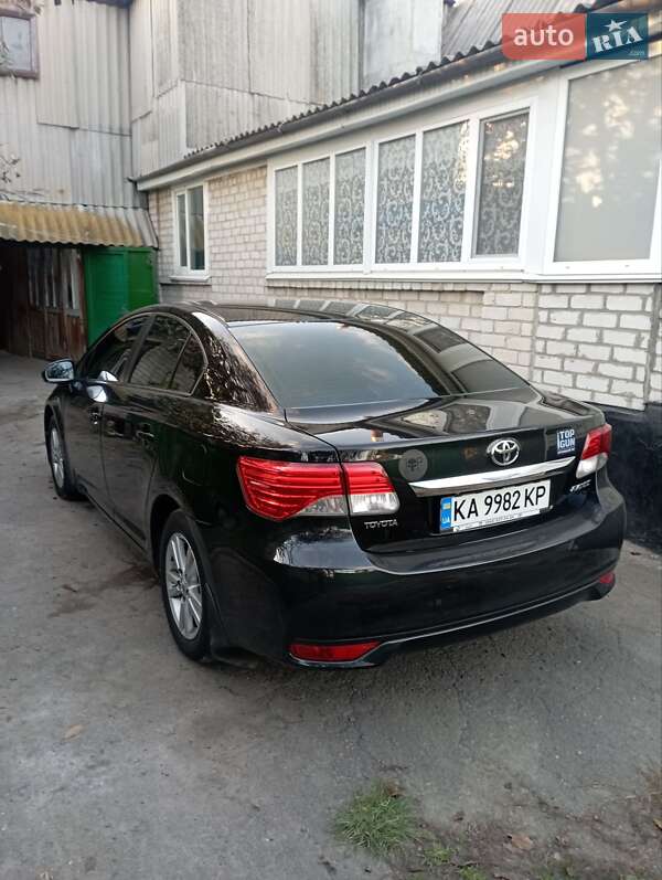 2012 toyota avensis