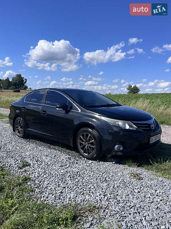 2012 toyota avensis