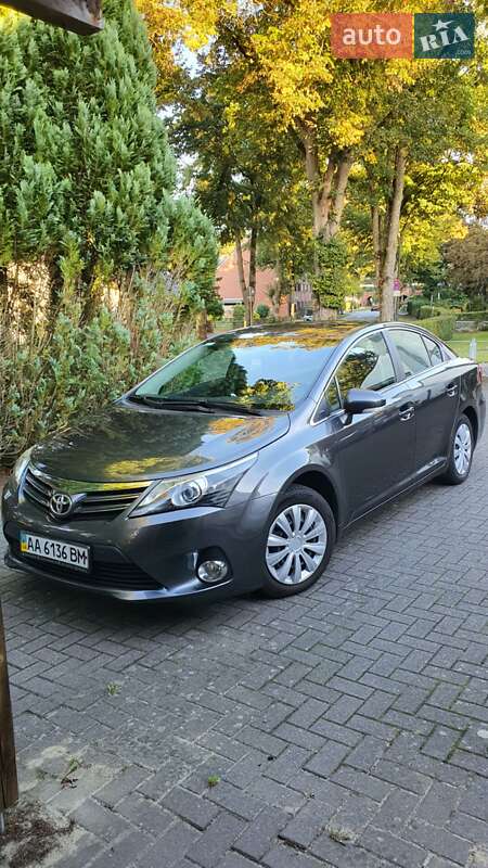 2013 toyota avensis