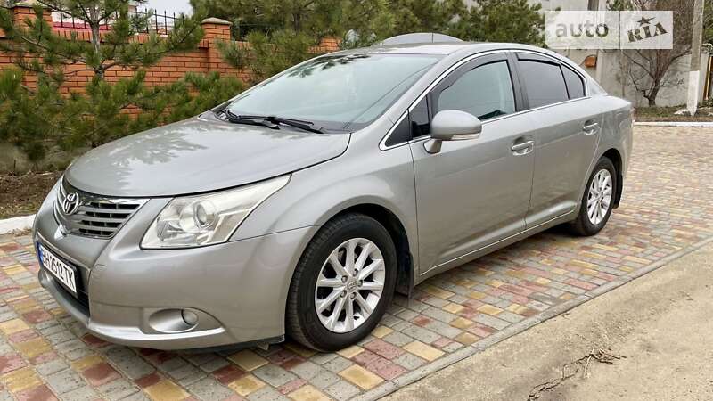 2010 toyota avensis