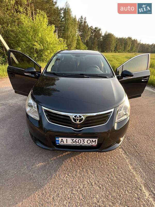 2011 toyota avensis