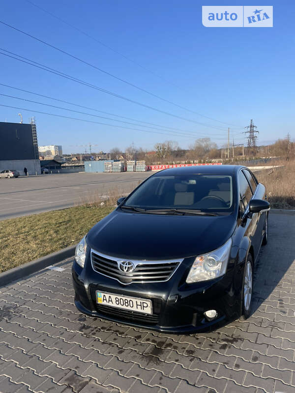 2012 toyota avensis