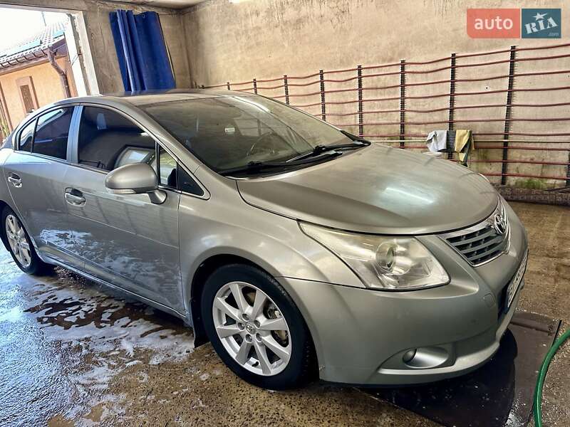 2011 toyota avensis