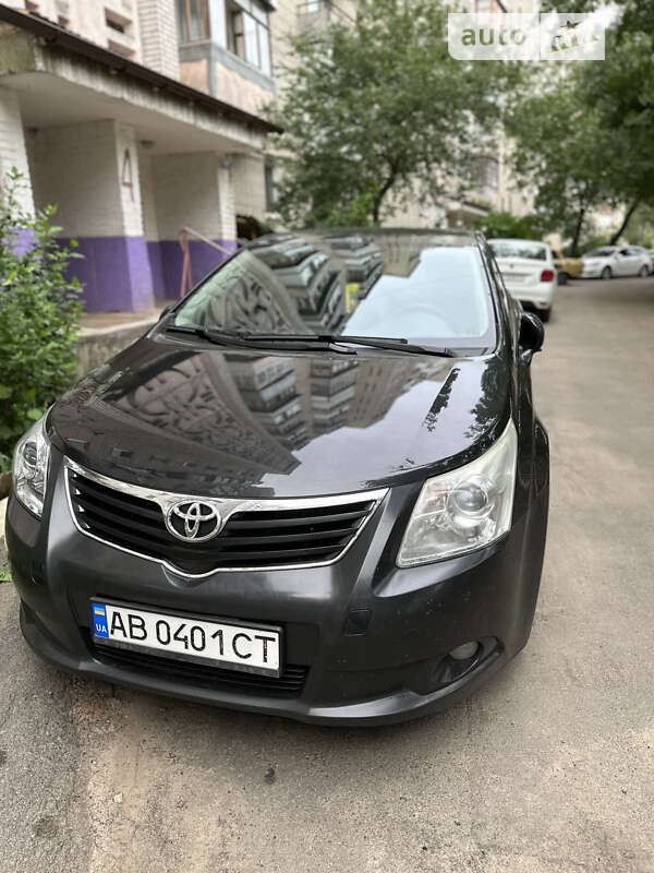2011 toyota avensis