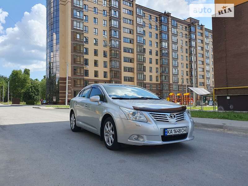 2012 toyota avensis