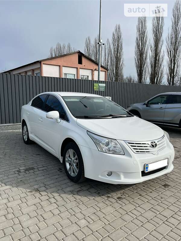 2011 toyota avensis