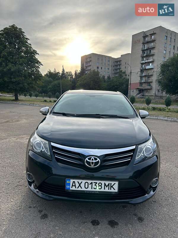 2012 toyota avensis