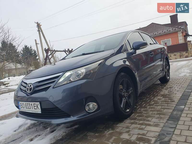 2012 toyota avensis