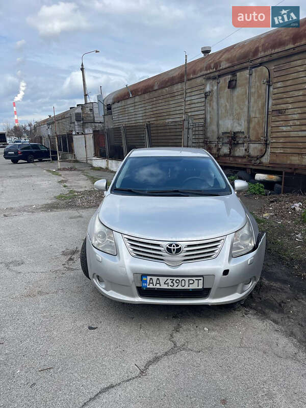 2011 toyota avensis