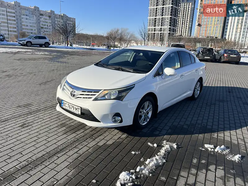 2012 toyota avensis