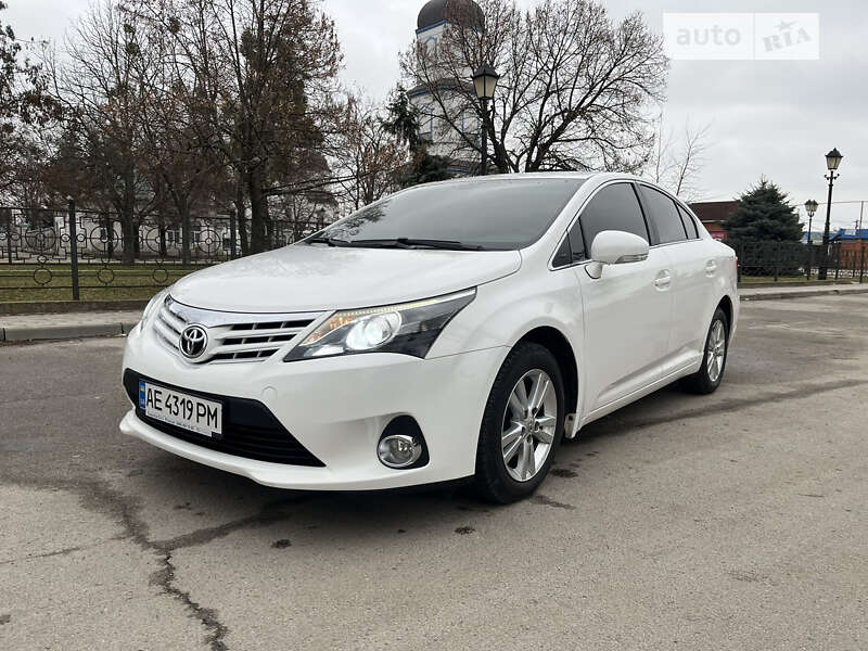 2012 toyota avensis