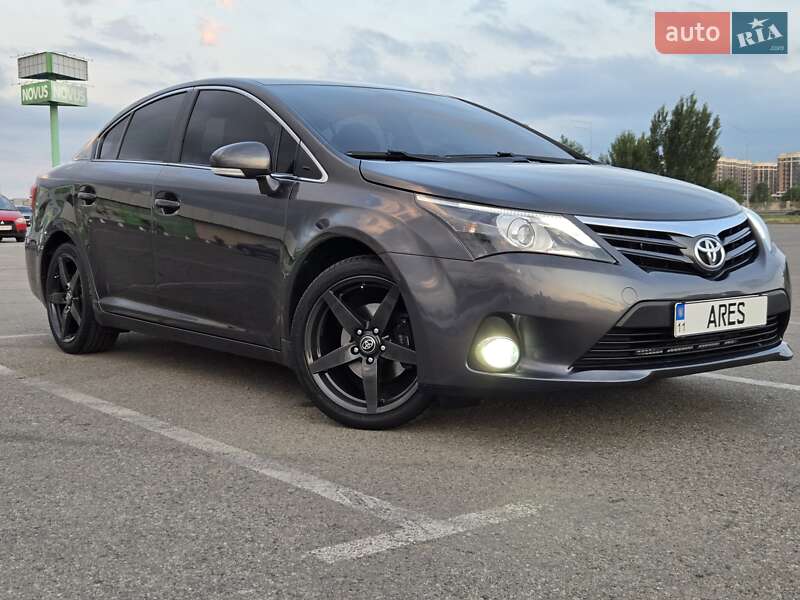 2012 toyota avensis