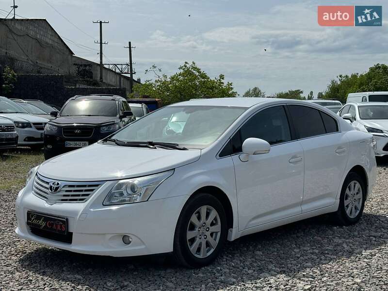 2010 toyota avensis