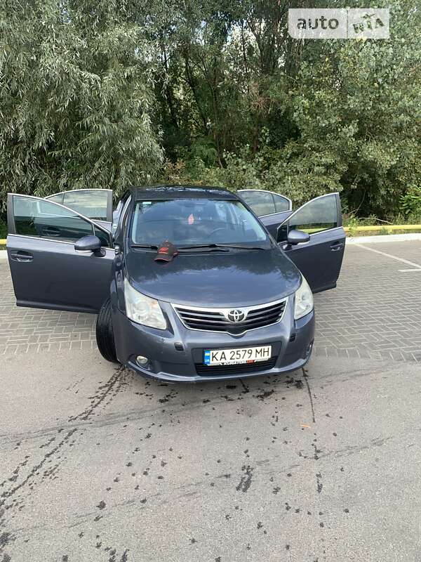 2010 toyota avensis