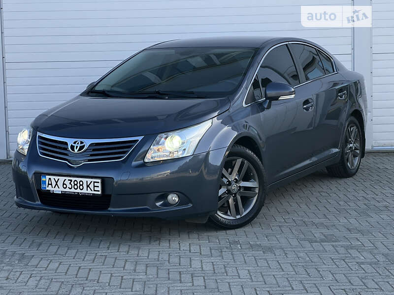 2010 toyota avensis
