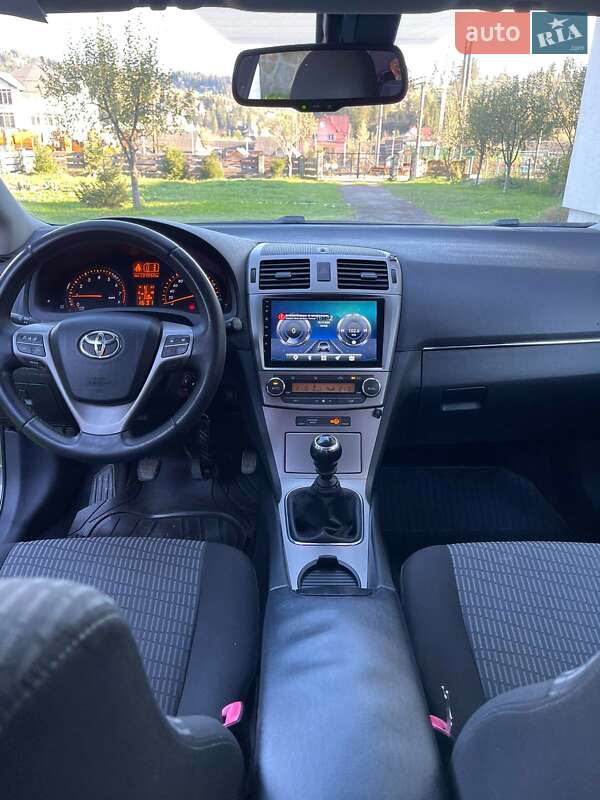 2011 toyota avensis