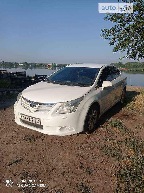 2012 toyota avensis