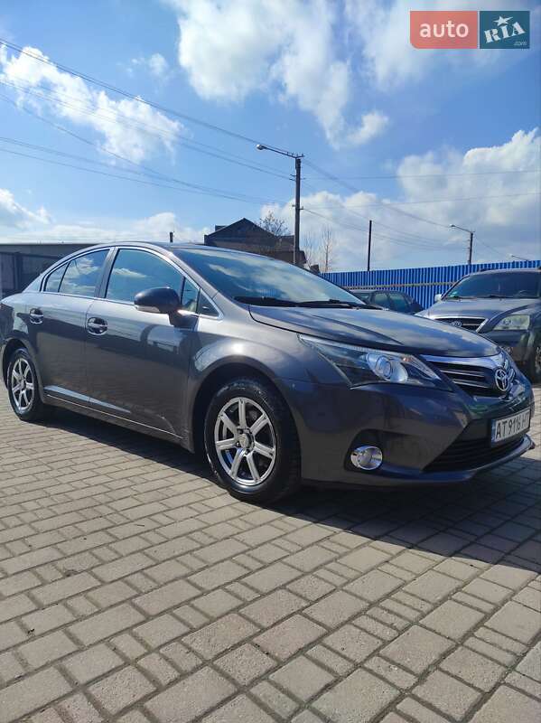 2012 toyota avensis