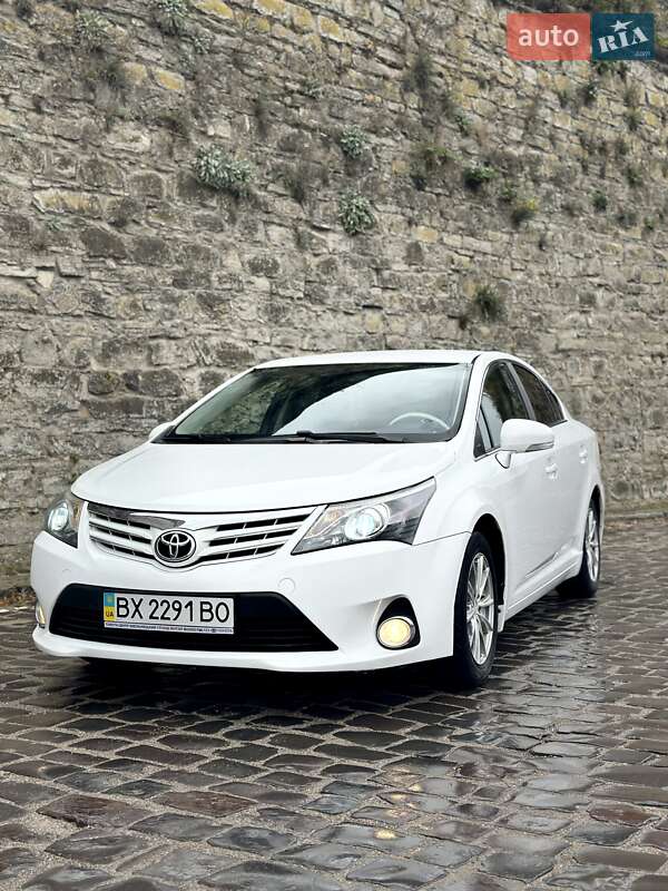 2013 toyota avensis