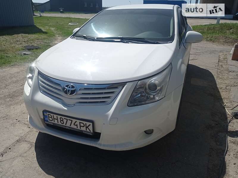 2010 toyota avensis