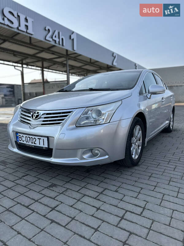 2010 toyota avensis