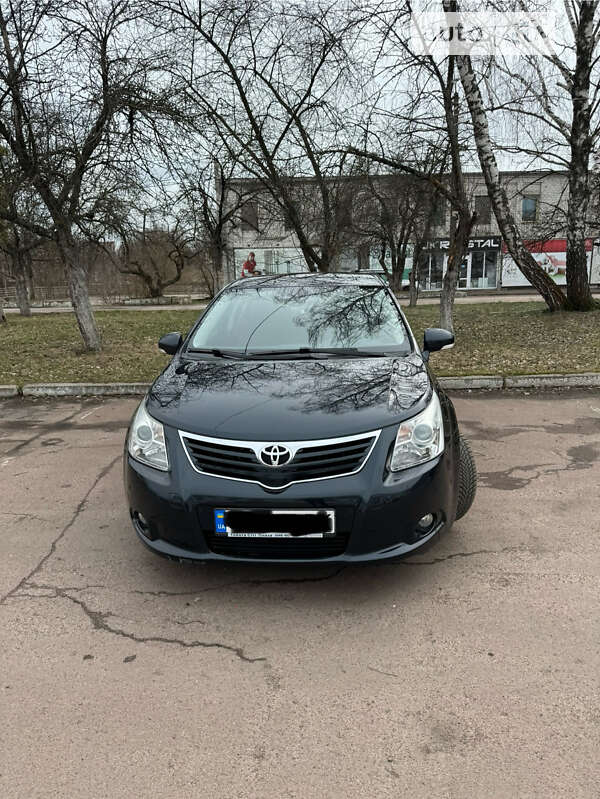 2010 toyota avensis