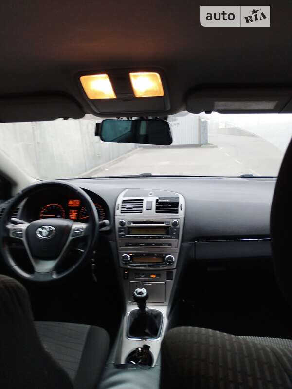 2011 toyota avensis