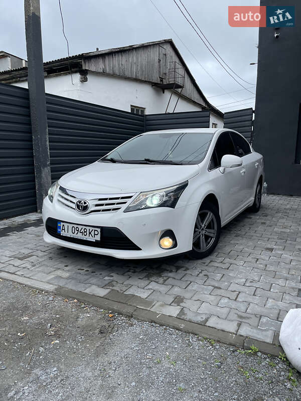 2012 toyota avensis