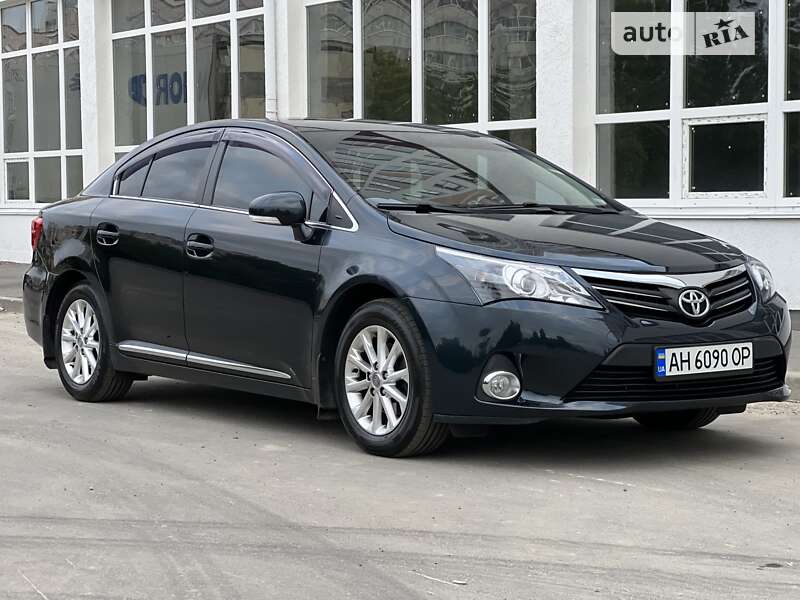 2012 toyota avensis