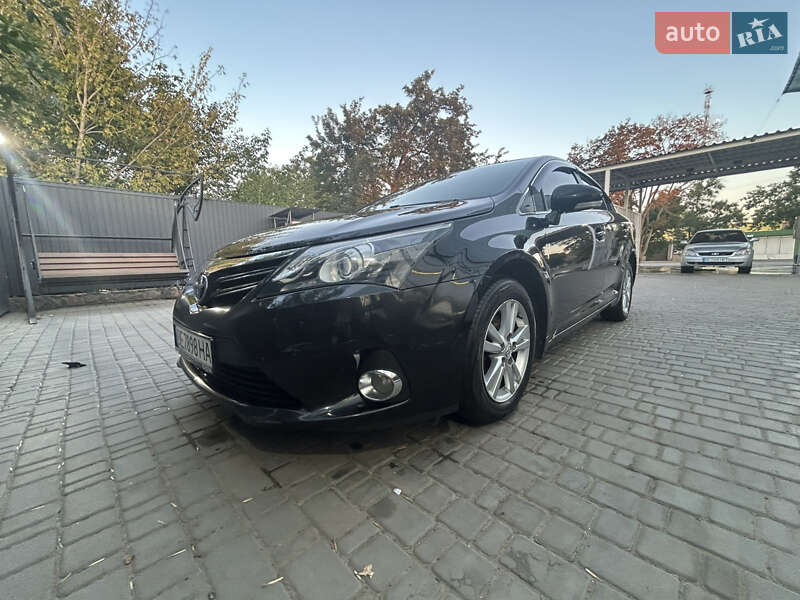 2012 toyota avensis