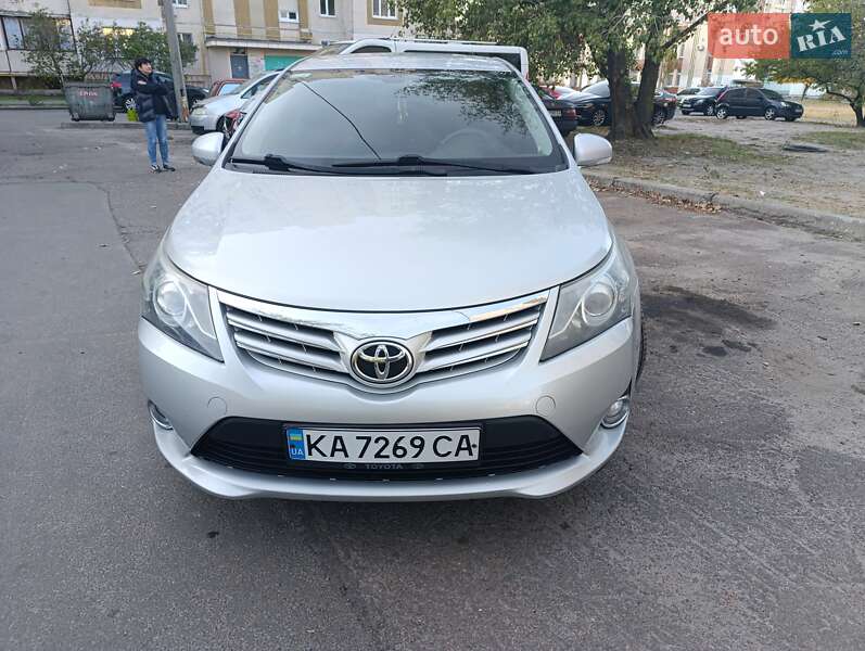 2012 toyota avensis