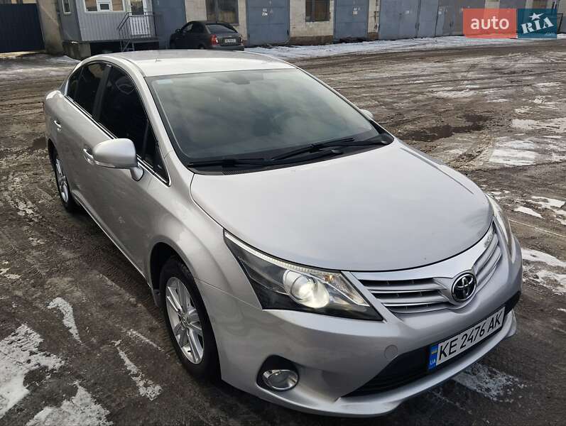 2012 toyota avensis