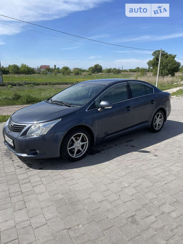 2010 toyota avensis