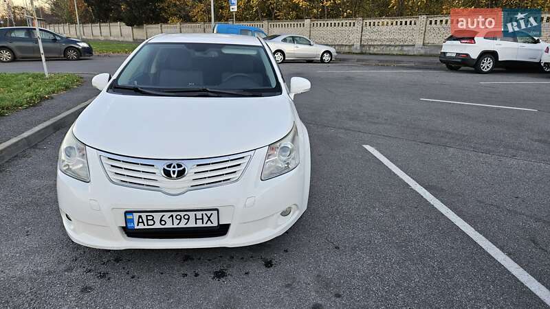2011 toyota avensis