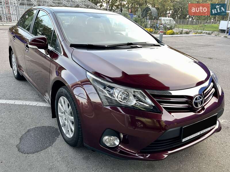 2012 toyota avensis