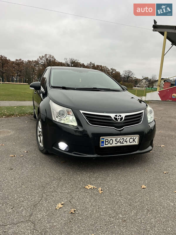 2010 toyota avensis