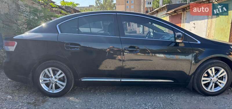 2011 toyota avensis