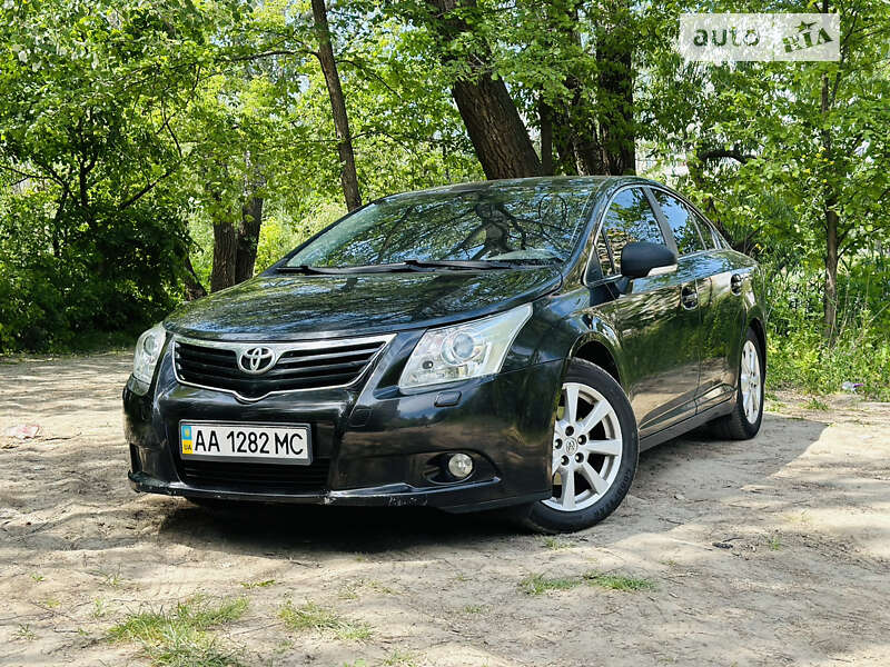 2012 toyota avensis
