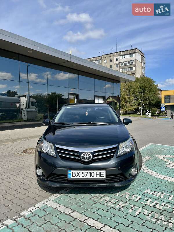 2012 toyota avensis