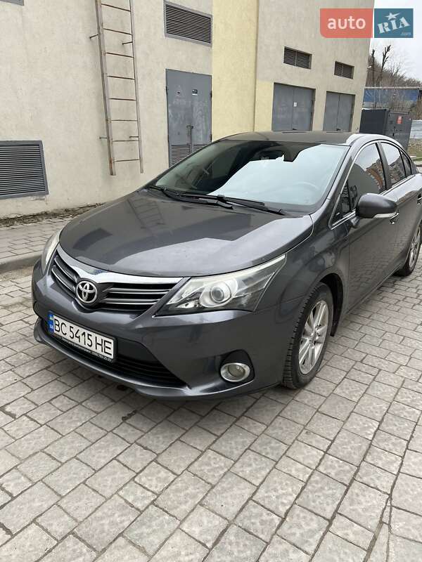 2012 toyota avensis