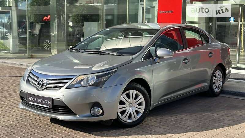 2013 toyota avensis