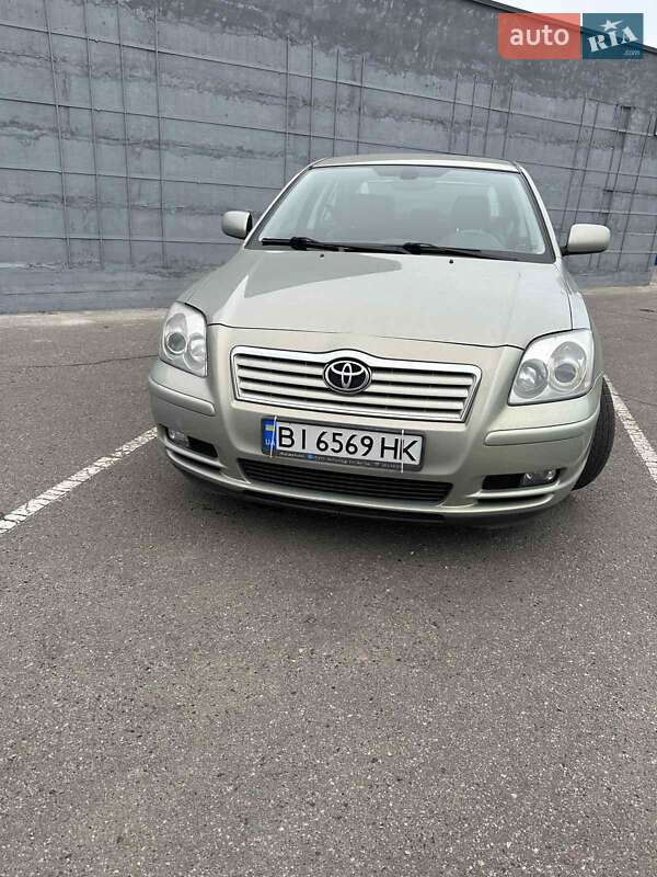2003 toyota avensis