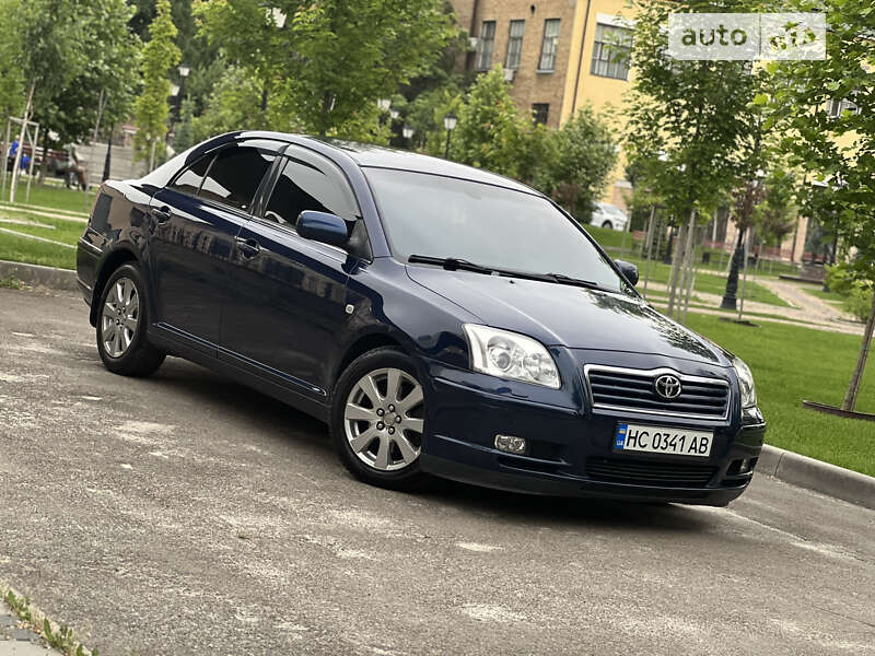 2003 toyota avensis