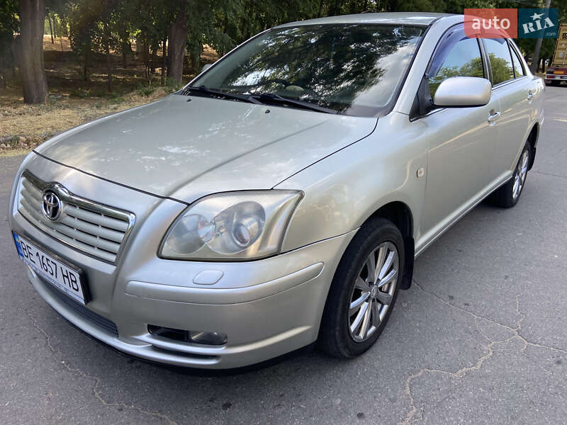 2003 toyota avensis