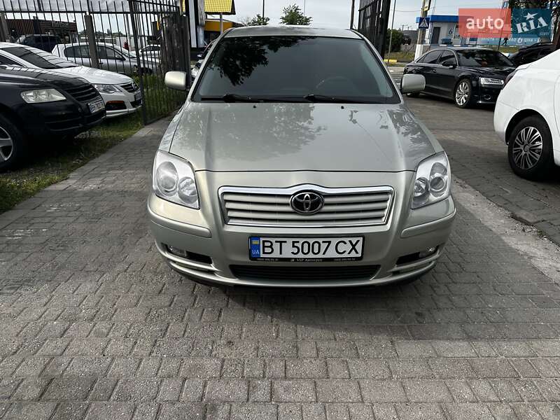 2003 toyota avensis