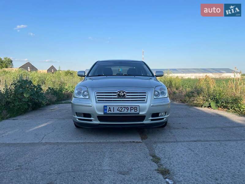 2004 toyota avensis